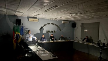 Queda de energia interrompe sess�o da C�mara de Ibia��