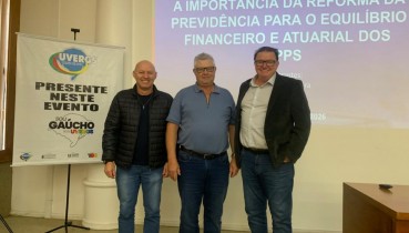 Vereadores de Ibia�� participam de encontro do TCE-RS sobre previd�ncia e reforma tribut�ria