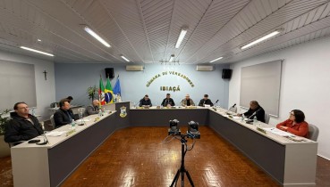 Projeto aprovado pela C�mara de Ibia�� permite amplia��o no n�mero de estudantes atendidos por transporte universit�rio