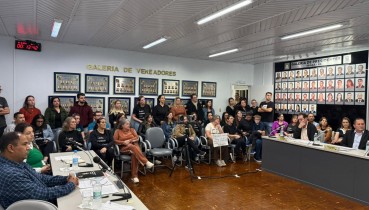 Comiss�o de Pareceres mant�m projeto do Magist�rio em tramita��o e solicita documentos ao Executivo